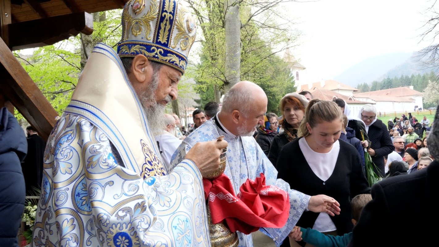 Trei arhierei au liturghisit la hramul Mănăstirii Brâncoveanu de la Sâmbăta de Sus 360320