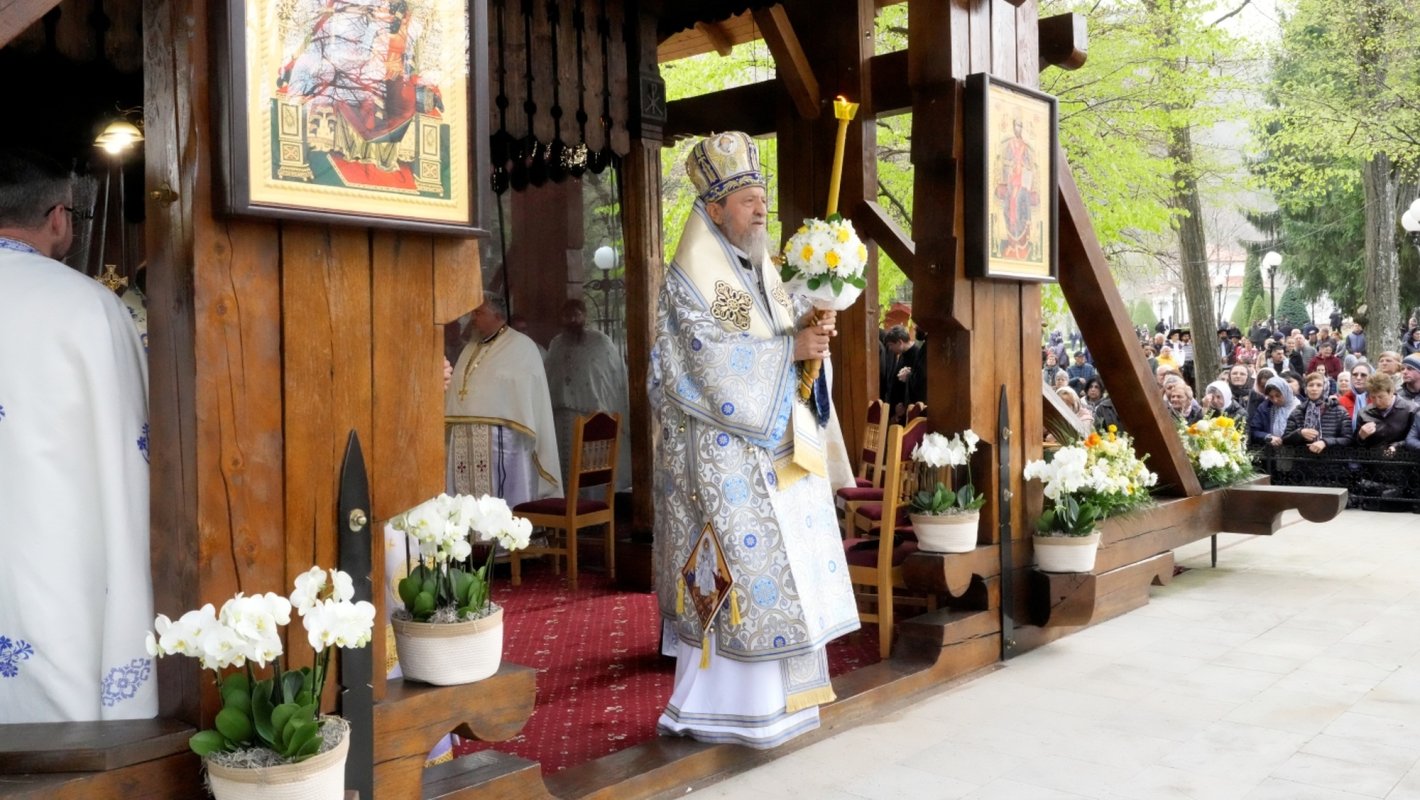 Trei arhierei au liturghisit la hramul Mănăstirii Brâncoveanu de la Sâmbăta de Sus 360321