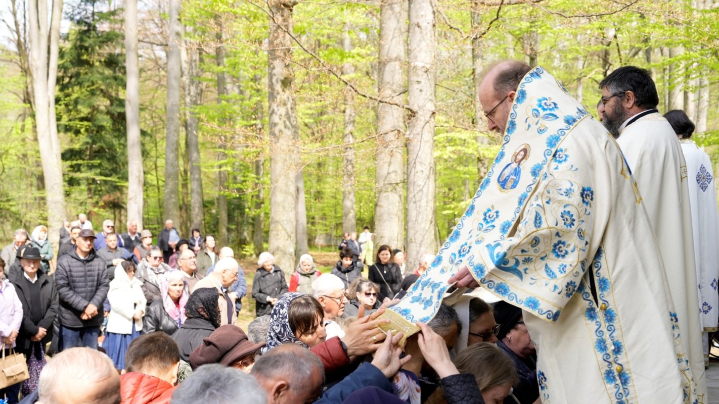 Trei arhierei au liturghisit la hramul Mănăstirii Brâncoveanu de la Sâmbăta de Sus 360322