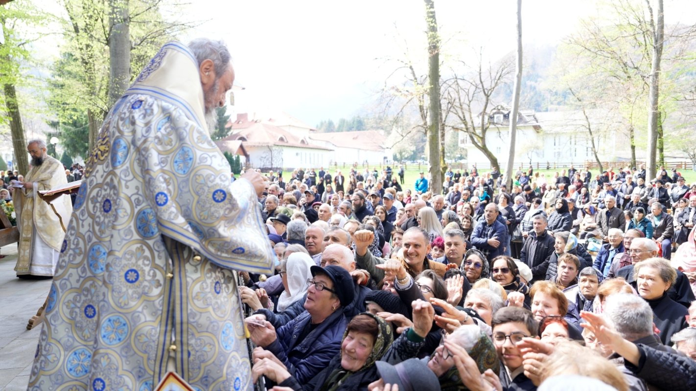 Trei arhierei au liturghisit la hramul Mănăstirii Brâncoveanu de la Sâmbăta de Sus 360323