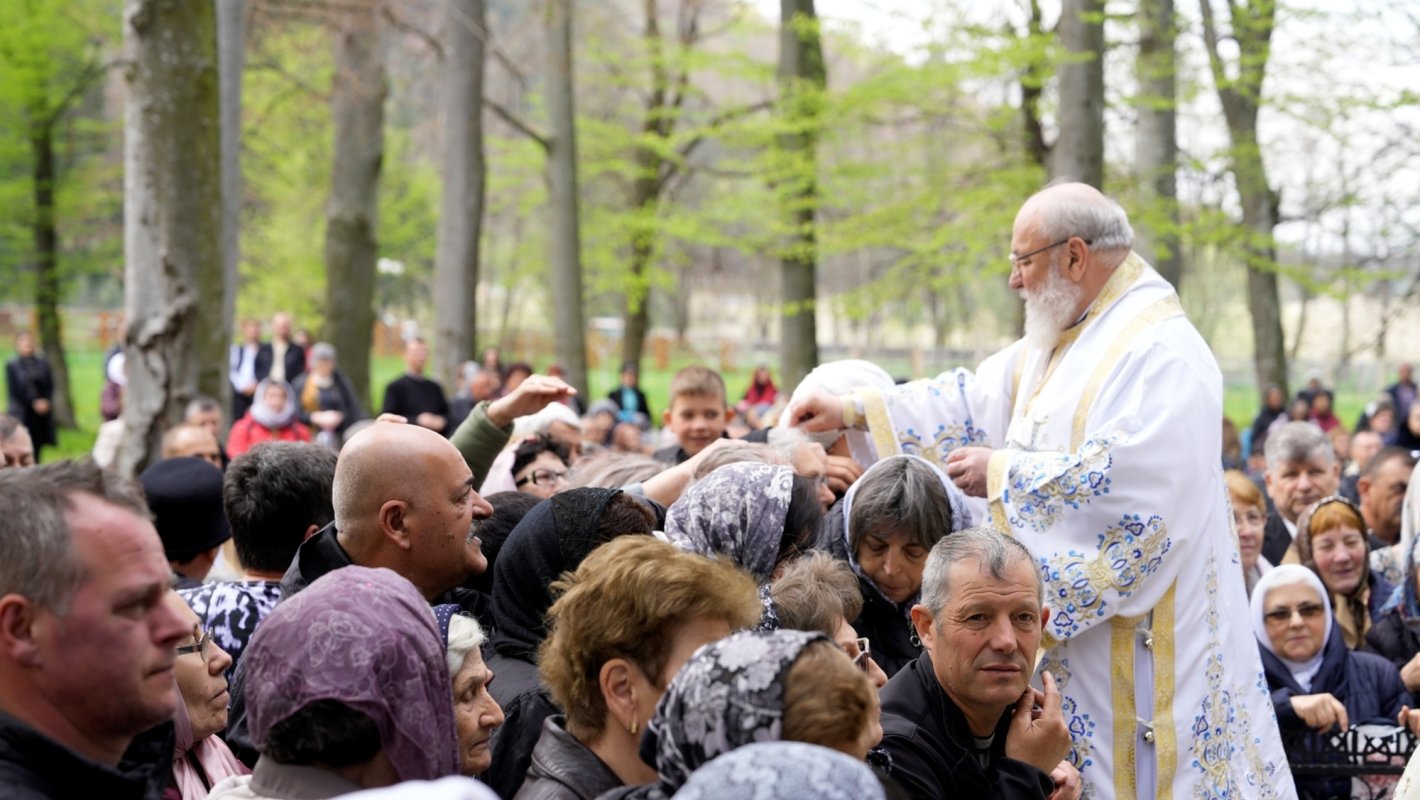 Trei arhierei au liturghisit la hramul Mănăstirii Brâncoveanu de la Sâmbăta de Sus 360324