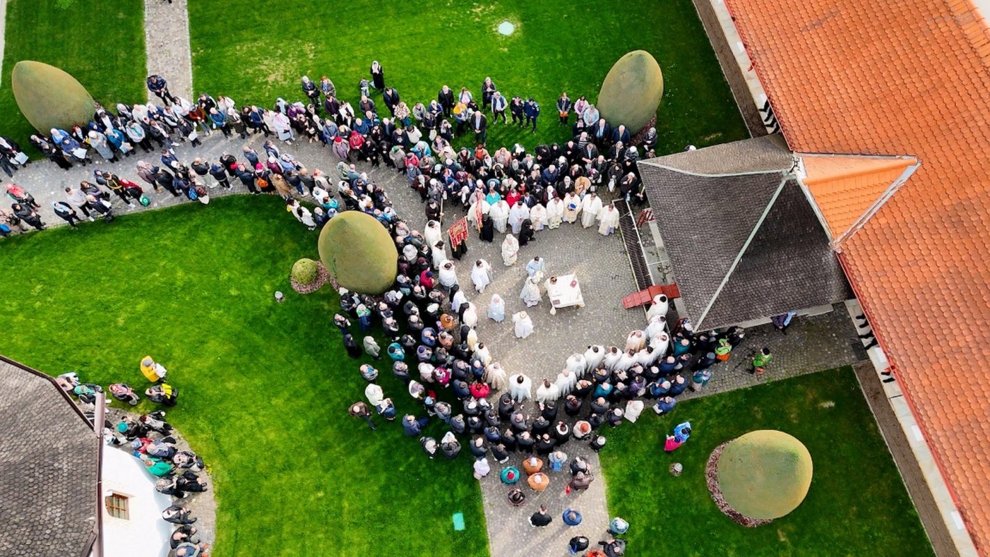 Trei arhierei au liturghisit la hramul Mănăstirii Brâncoveanu de la Sâmbăta de Sus 360326