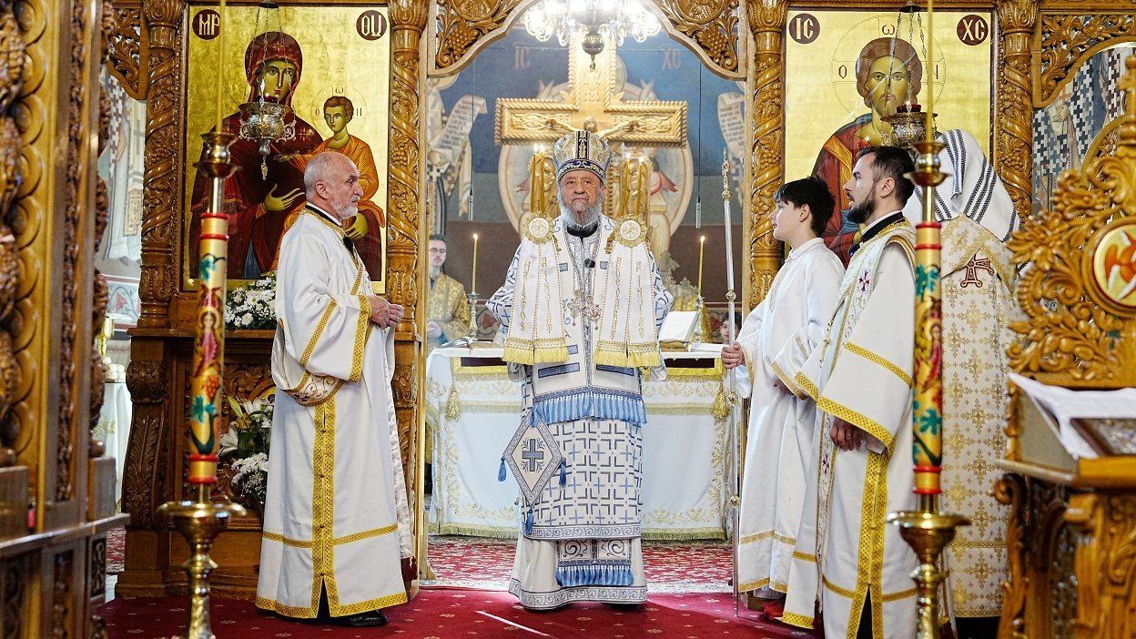 Liturghie arhierească la Sibiu în Duminica Sfântului Apostol Toma 360435