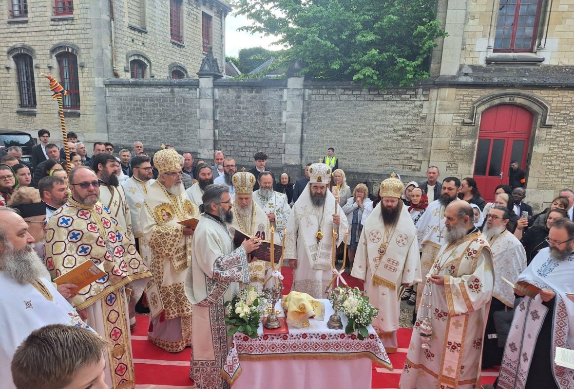 O nouă biserică ortodoxă românească în apropiere de Paris 360468