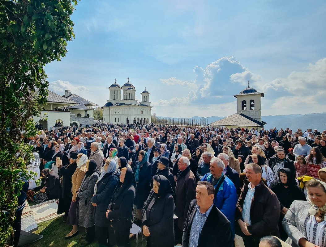 Sărbătoarea Izvorul Tămăduirii, hramul Mănăstirii Salva 360428