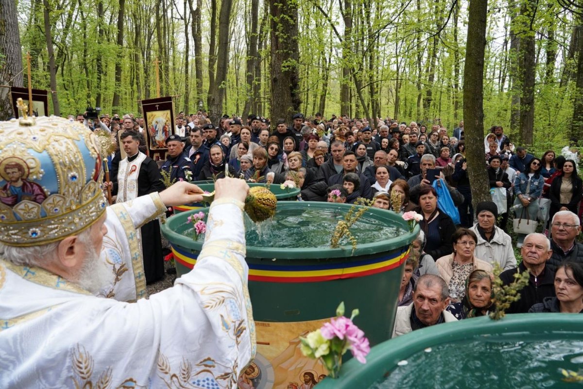 Sărbătoarea la Mănăstirea Nucet din județul Dâmbovița 360457