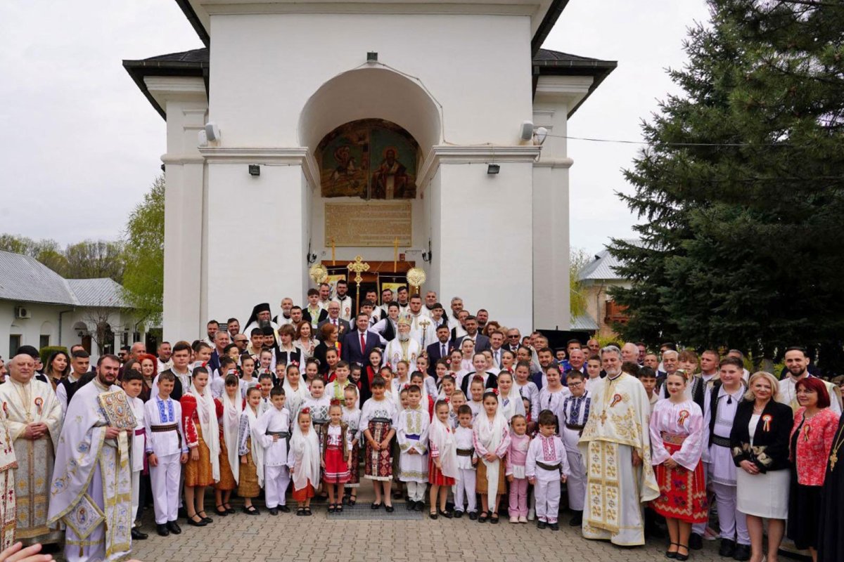 Sărbătoare la Mănăstirea Nucet din județul Dâmbovița 360493