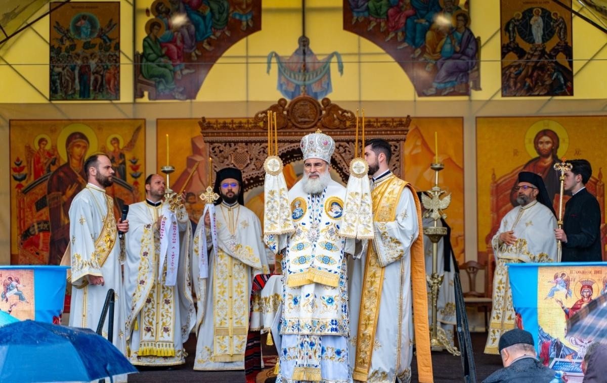 Slujire arhierească de Izvorul Tămăduirii la Roman 360448