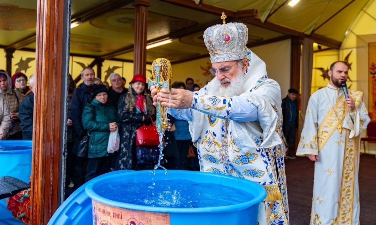 Slujire arhierească de Izvorul Tămăduirii la Roman 360449