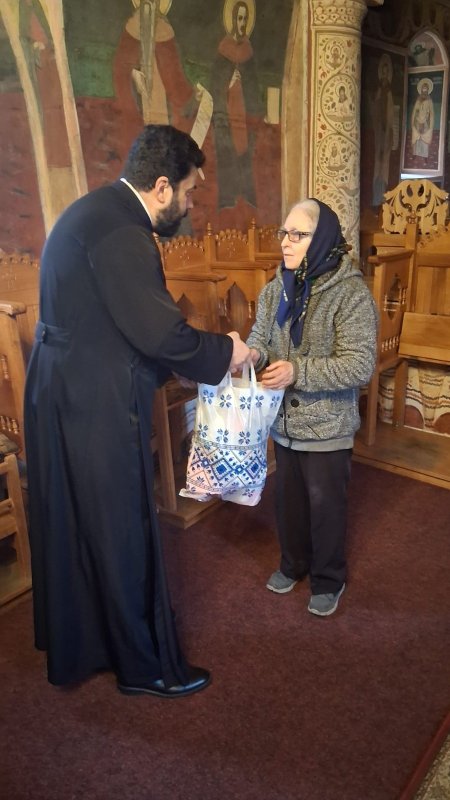 Activitate filantropică la Sibiu în cadrul campaniei „Bătrânii, comoara noastră!” 360523