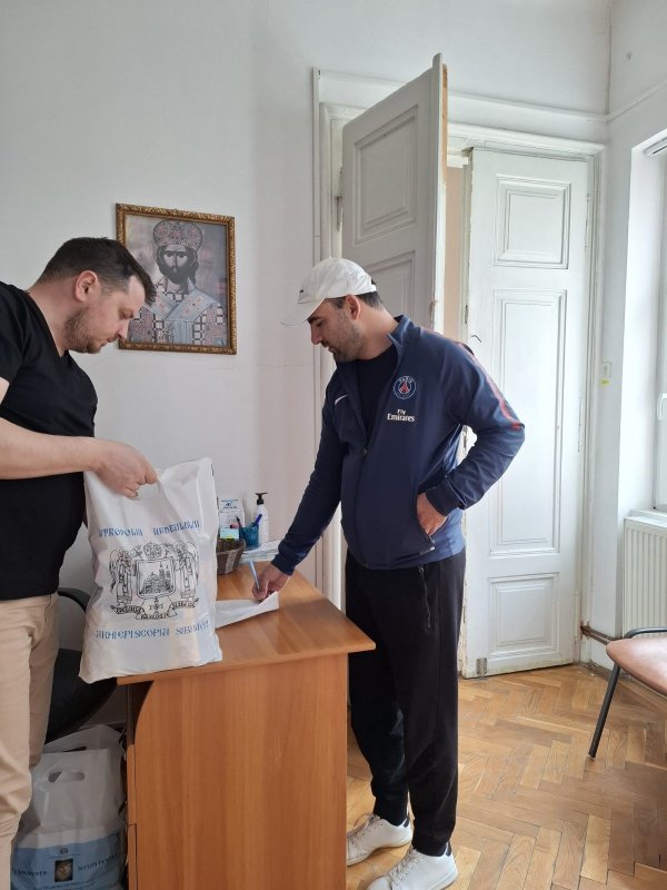 Activitate filantropică la Sibiu în cadrul campaniei „Bătrânii, comoara noastră!” 360526