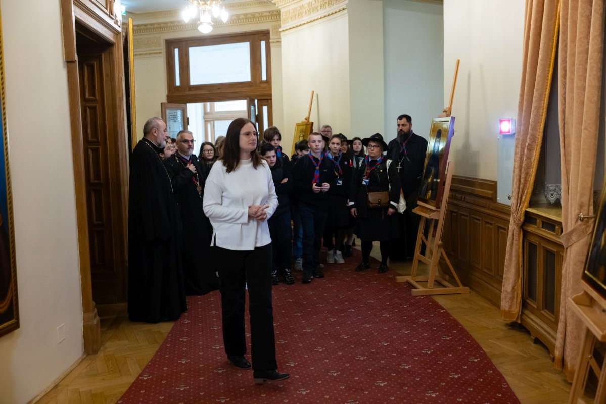 Cercetași români din Franța, în vizită la Patriarhia Română 360536