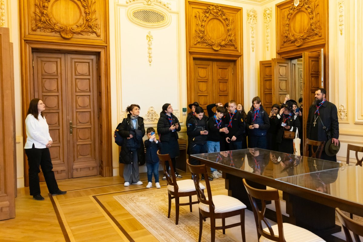 Cercetași români din Franța, în vizită la Patriarhia Română 360538