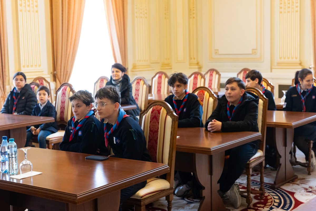 Cercetași români din Franța, în vizită la Patriarhia Română 360539