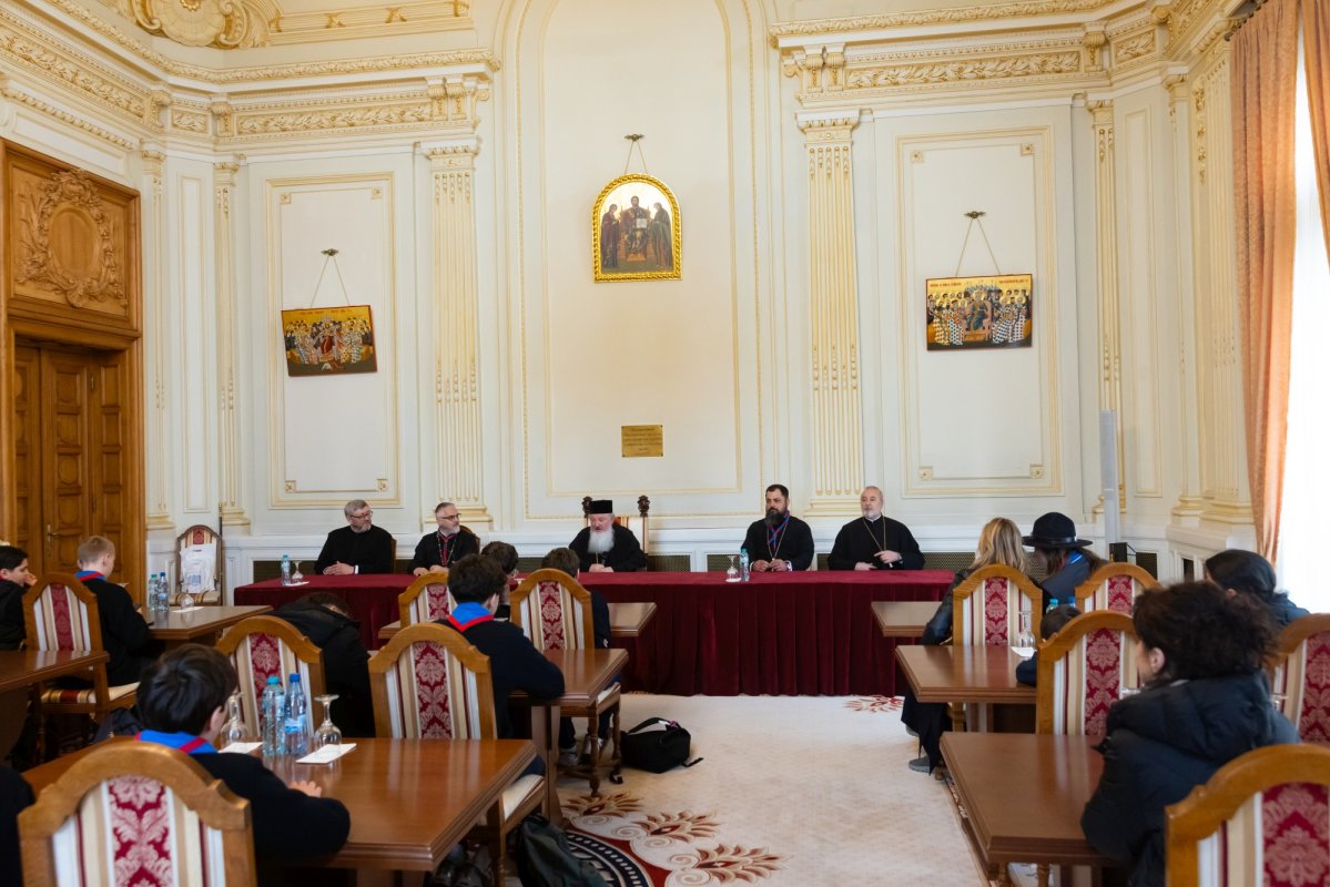 Cercetași români din Franța, în vizită la Patriarhia Română 360540