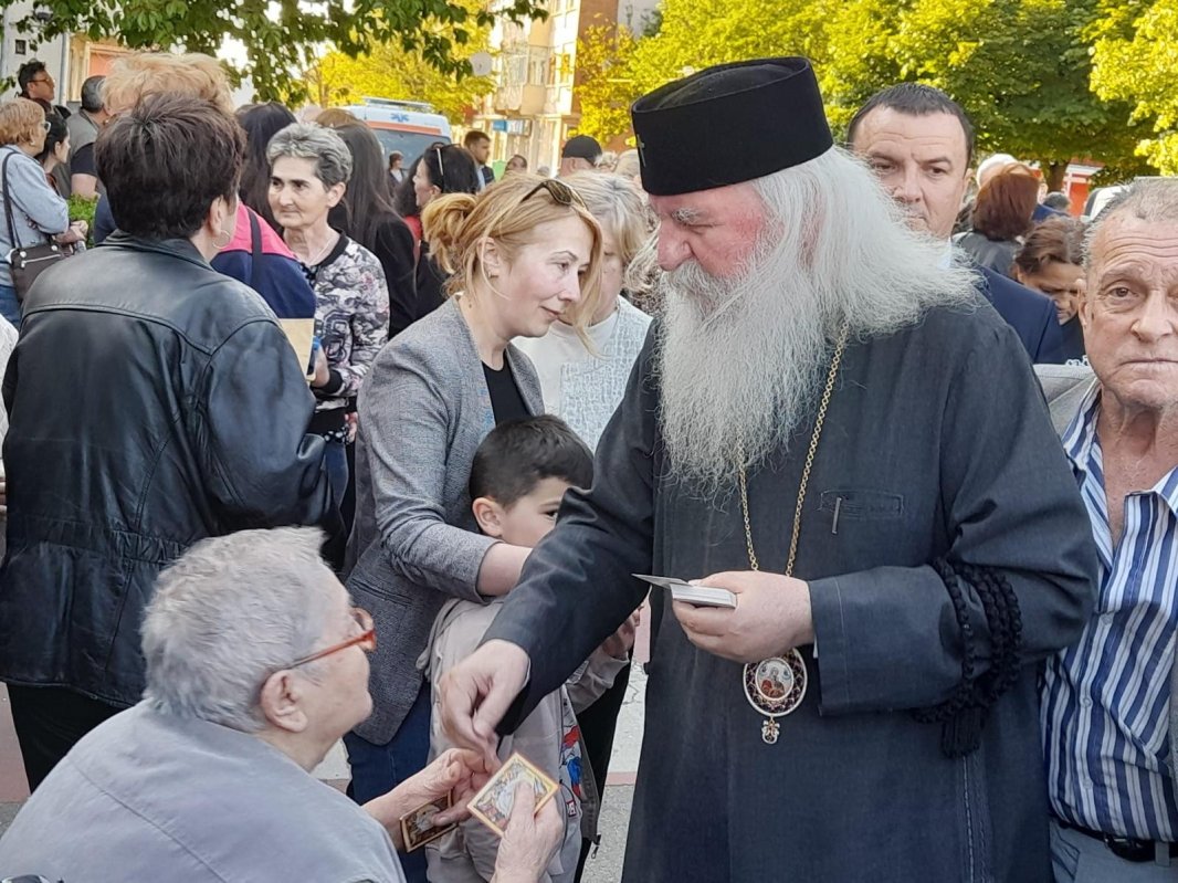 Mitropolitul Banatului a sfințit apa la troița unei parohii din Lugoj 360509