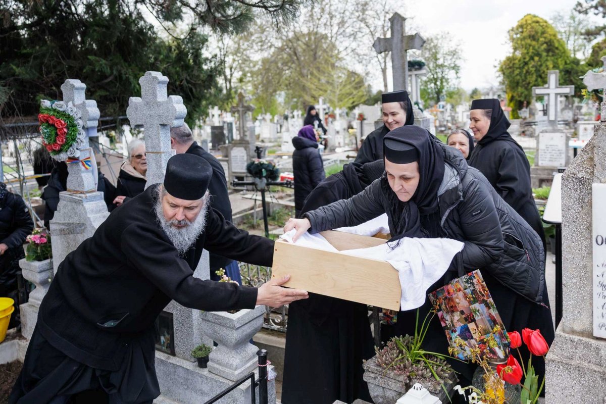Au fost deshumate moaștele Sfintei Blandina de la Iași 360642
