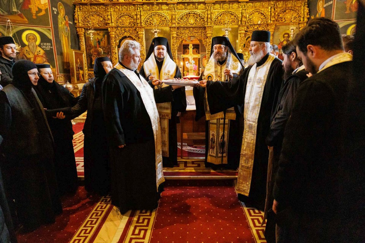 Au fost deshumate moaștele Sfintei Blandina de la Iași 360647