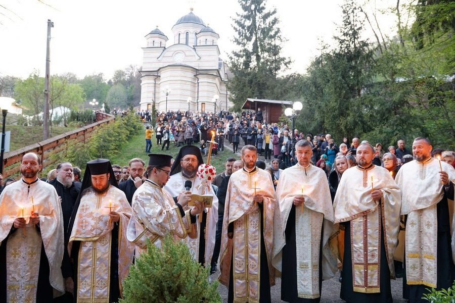 Hramul Mănăstirii Izbuc 360590