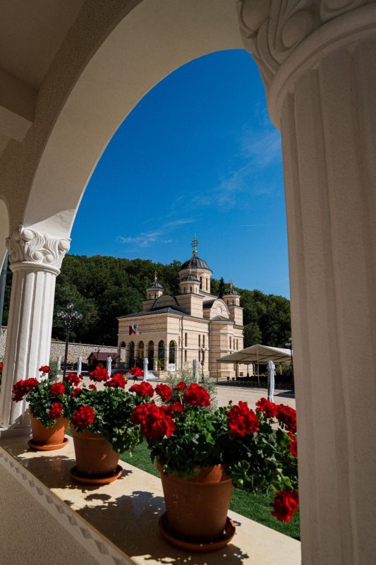 Hramul Mănăstirii Izbuc 360594