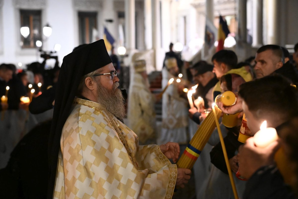 Hristos, înviind din morţi, ne-a eliberat de teama morţii 360570