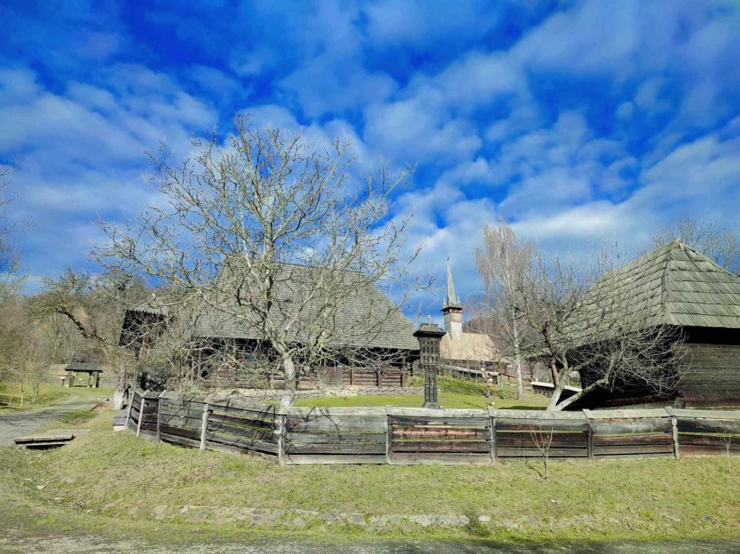 „Primăvara în Satul de pe Dealul Florilor” 360578