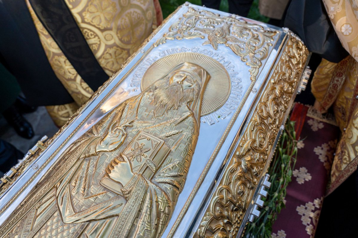 Sfântul Cuvios Cleopa de la Sihăstria, purtat în procesiune la Botoșani 360753