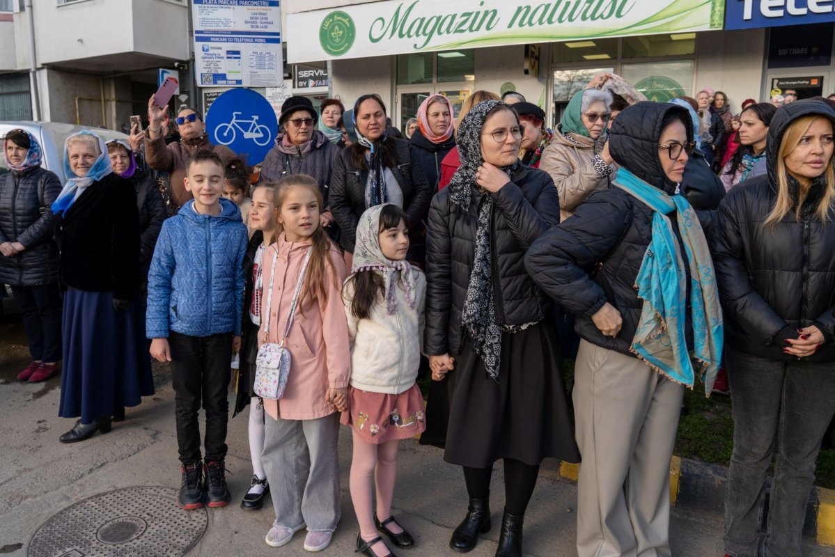 Sfântul Cuvios Cleopa de la Sihăstria, purtat în procesiune la Botoșani 360761