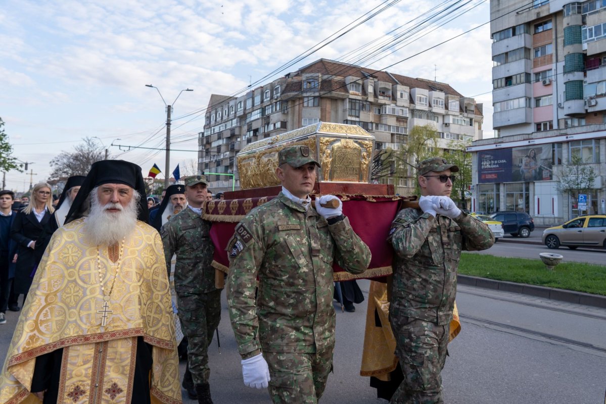 Sfântul Cuvios Cleopa de la Sihăstria, purtat în procesiune la Botoșani 360762
