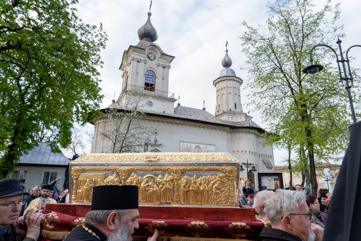 Sfântul Cuvios Cleopa de la Sihăstria, purtat în procesiune la Botoșani 360764
