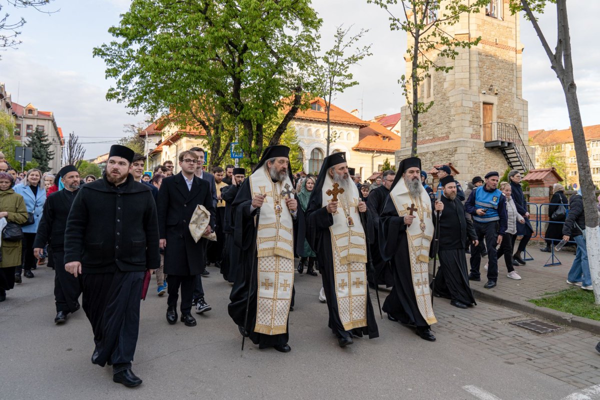 Sfântul Cuvios Cleopa de la Sihăstria, purtat în procesiune la Botoșani 360768