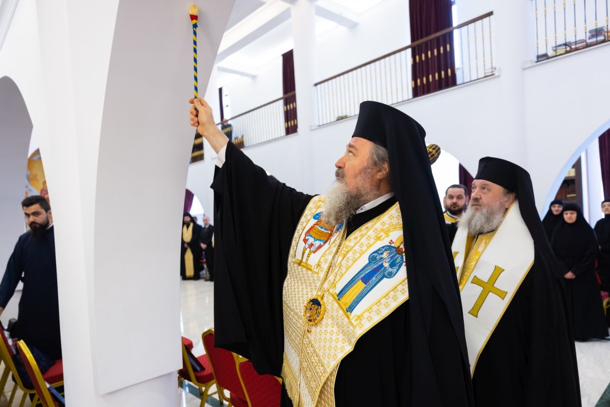 Sfințirea Bibliotecii „Magdala” și simpozion la Mănăstirea Pantocrator 360683
