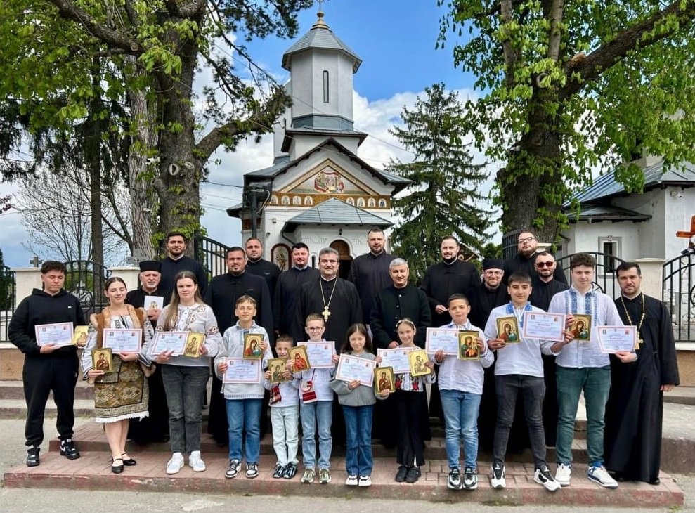 Peste 900 de tineri din Dâmbovița la concursul național catehetic 360886