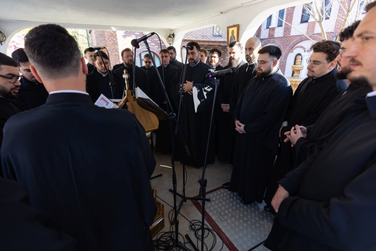 Prinos de laudă Sfântului Gheorghe, în prezența moaștelor sale  360870