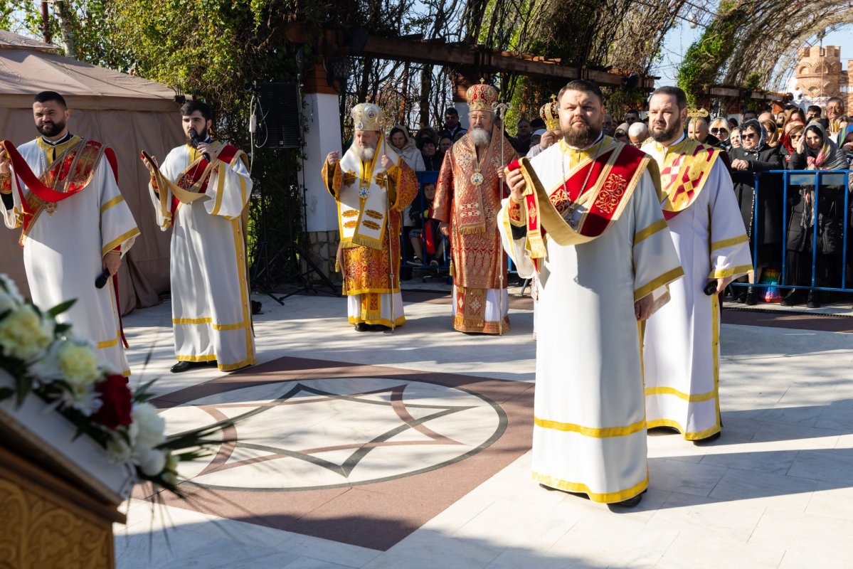 Prinos de laudă Sfântului Gheorghe, în prezența moaștelor sale  360871