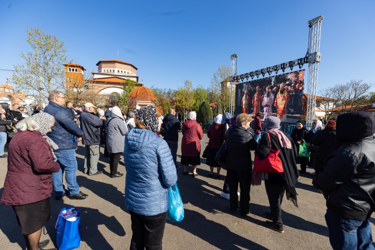 Prinos de laudă Sfântului Gheorghe, în prezența moaștelor sale  360872
