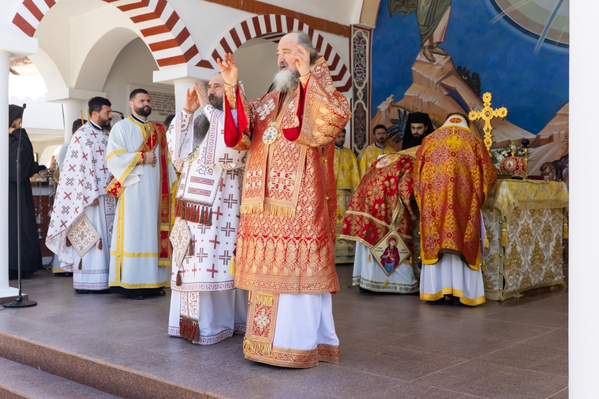 Prinos de laudă Sfântului Gheorghe, în prezența moaștelor sale  360878