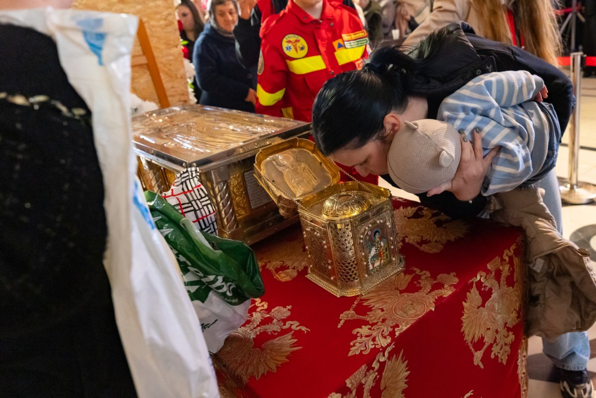 Prinos de laudă Sfântului Gheorghe, în prezența moaștelor sale  360881