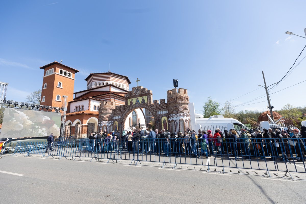 Prinos de laudă Sfântului Gheorghe, în prezența moaștelor sale  360882
