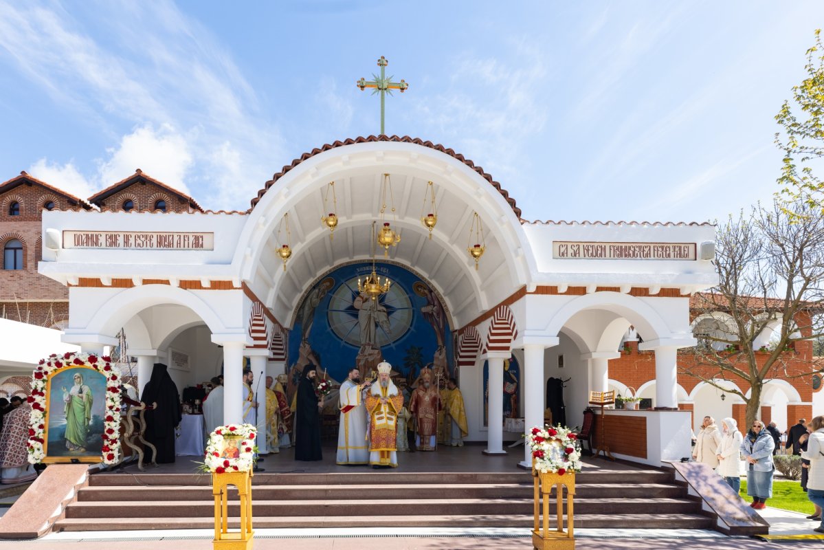 Prinos de laudă Sfântului Gheorghe, în prezența moaștelor sale  360883