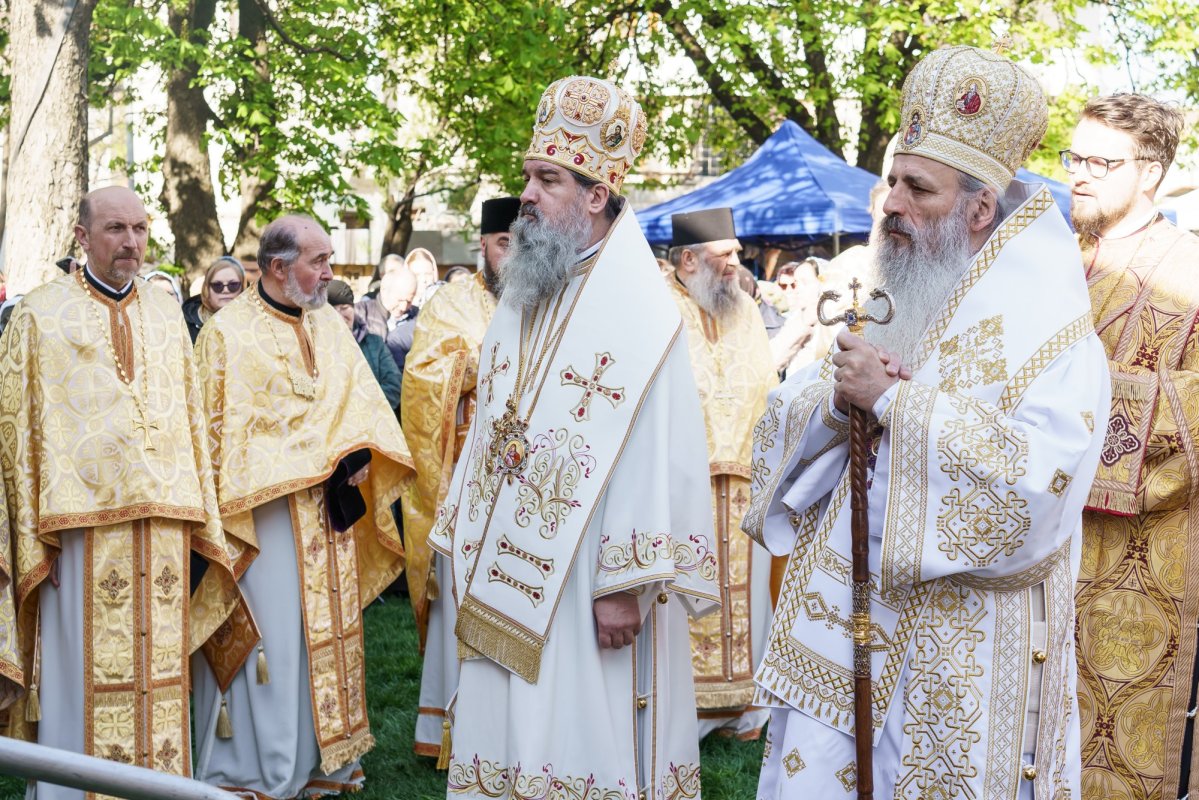 Sfântul Mare Mucenic Gheorghe cinstit la Botoșani prin rugăciune și Liturghie arhierească 360792