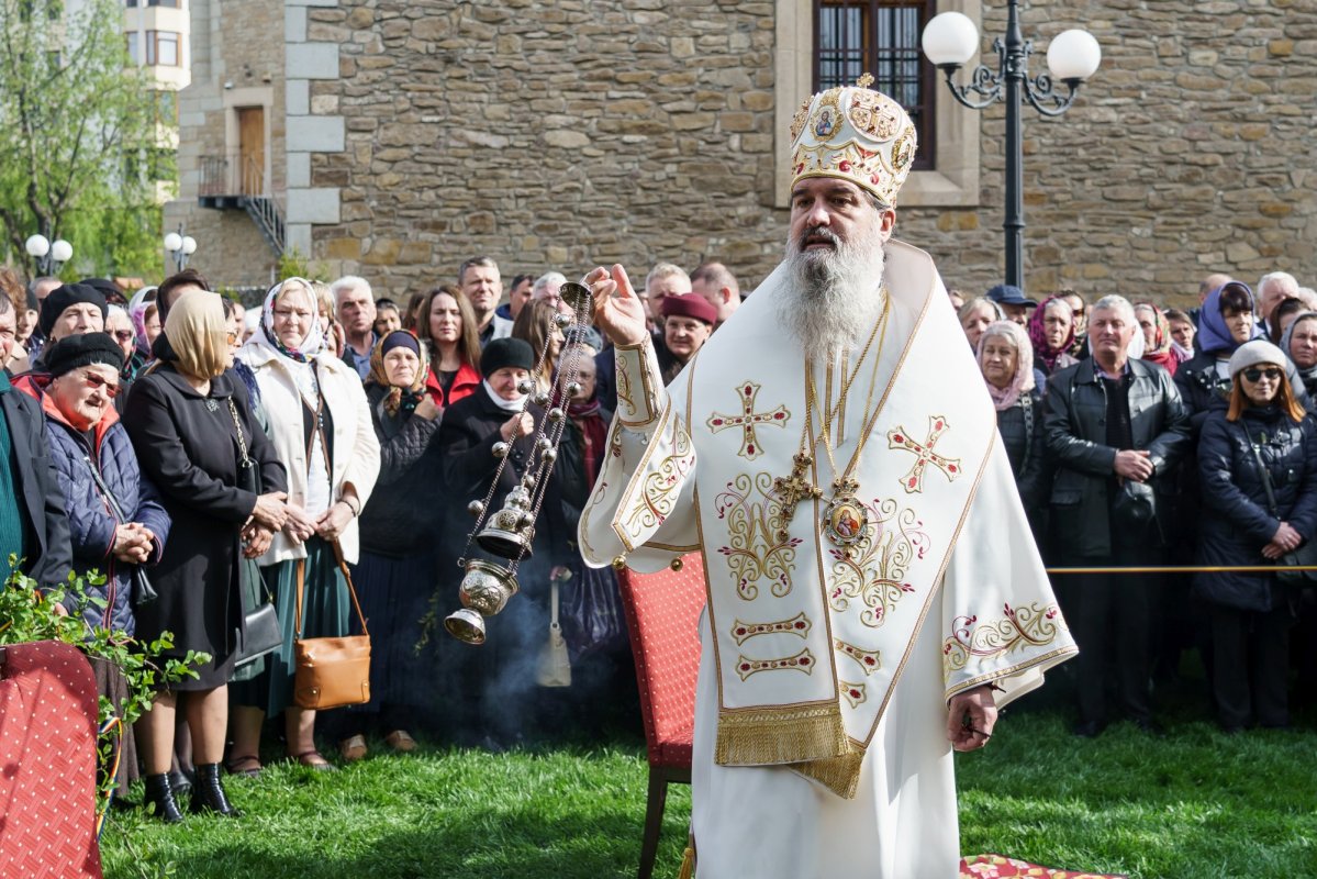 Sfântul Mare Mucenic Gheorghe cinstit la Botoșani prin rugăciune și Liturghie arhierească 360797