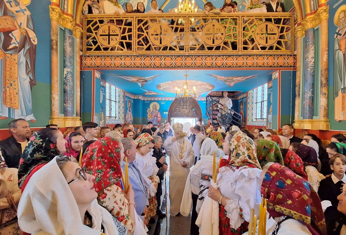 Un chivot închinat lui Dumnezeu de pe altarul suferinţei 360679