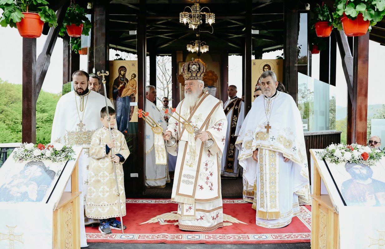 Hramul Mănăstirii „Sfântul Mare Mucenic Gheorghe” din Dej  360924