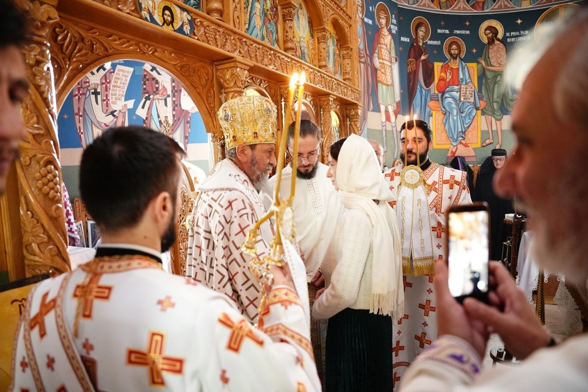 Liturghie arhierească la schitul din Veştem, judeţul Sibiu 360919