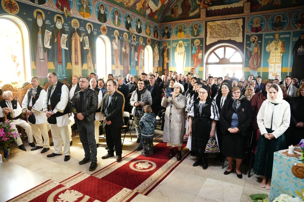 Liturghie arhierească la schitul din Veştem, judeţul Sibiu 360920