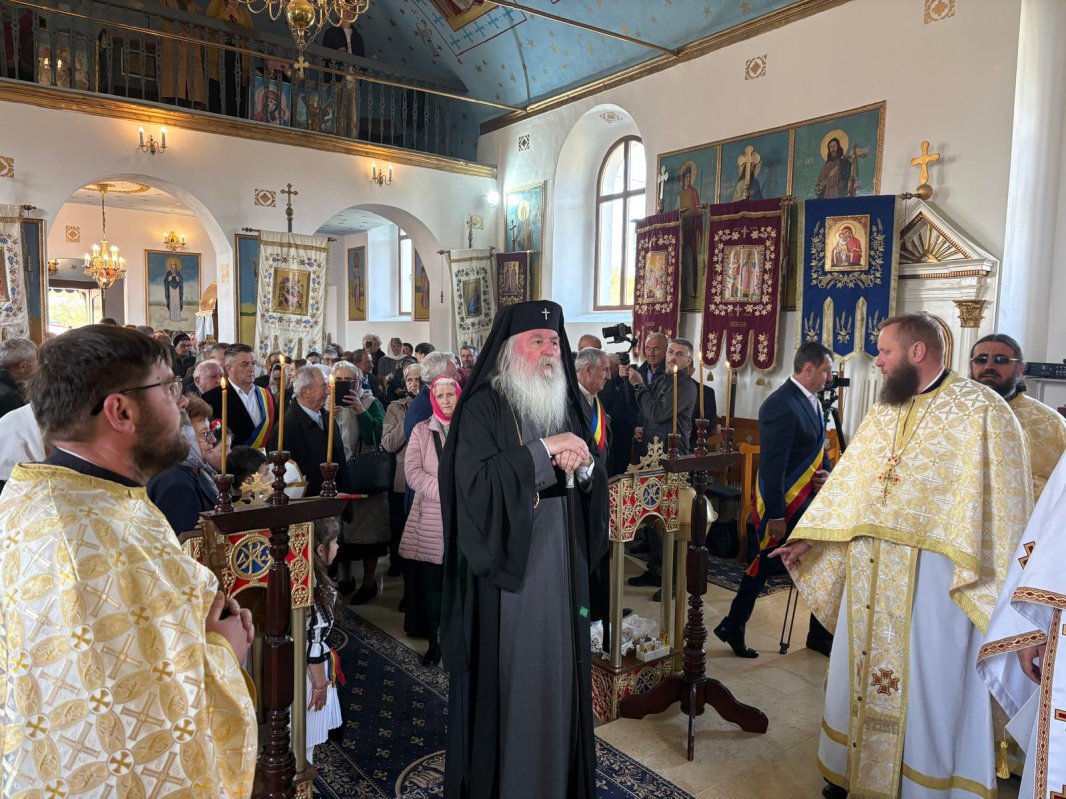 Sfințirea bisericii Parohiei Bara din județul Timiș 360938