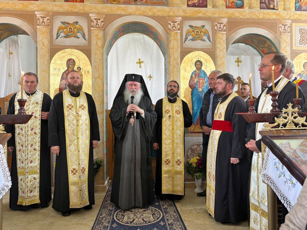 Sfințirea bisericii Parohiei Bara din județul Timiș 360940