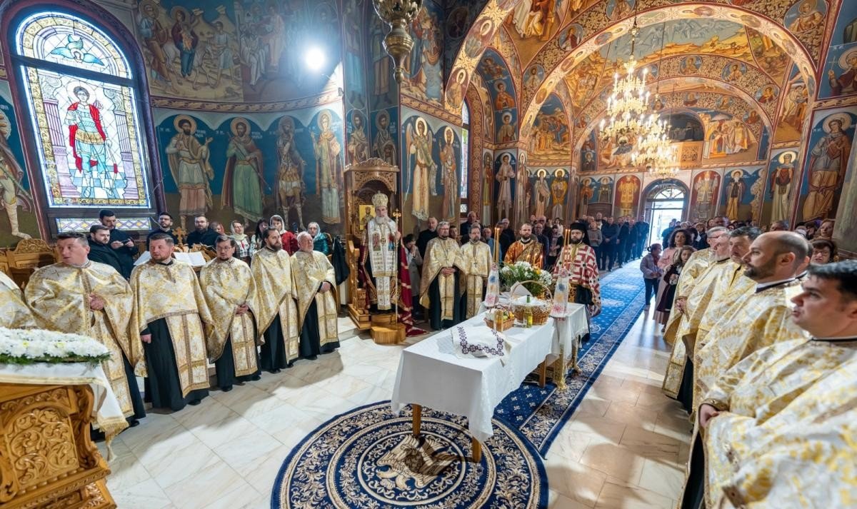 Vecernie arhierească la hramul bisericii din Parohia Cordun 360932