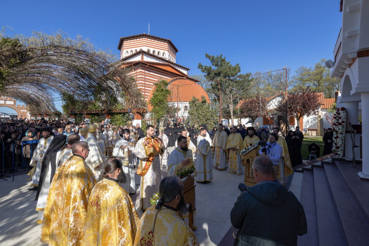 Hramul Mănăstirii Pantocrator din Drăgăneşti‑Vlaşca 361152